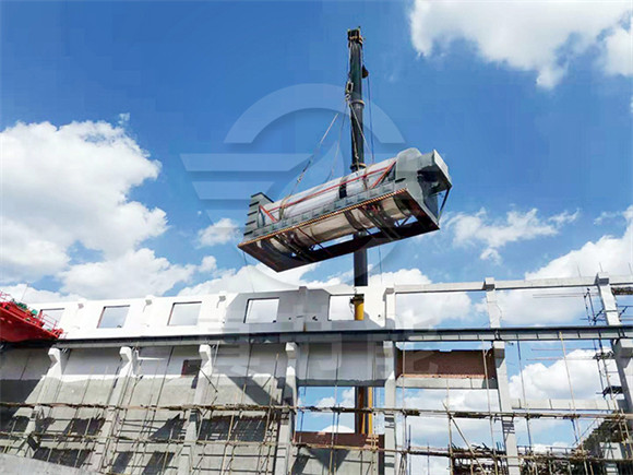 電鍍污泥干燥機吊裝現(xiàn)場 電鍍污泥干燥機吊裝現(xiàn)場